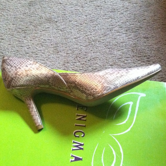 Shoes - Picture 2 of 3