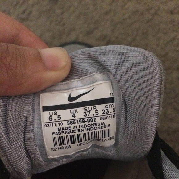Nike Shoe - Picture 4 of 4