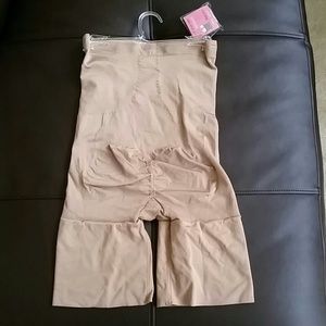 SPANX shaping mid·thigh bodysuit