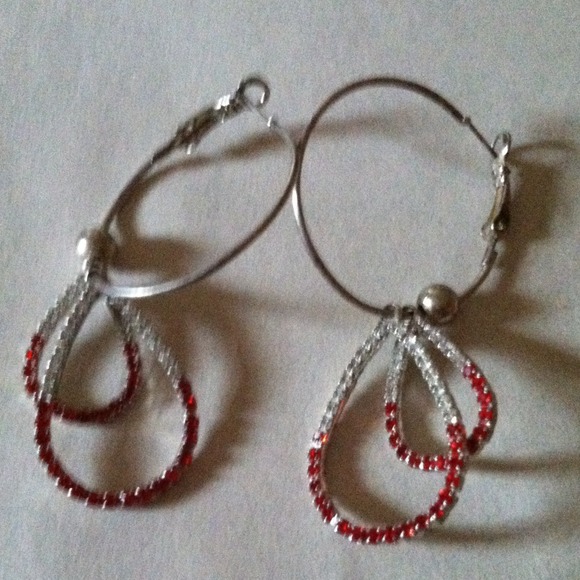 Beautiful rhinestone earring