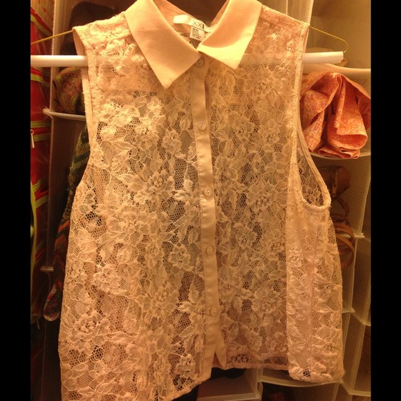 Peach lacy collared top- XXI (medium)