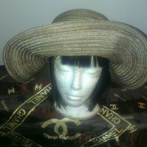 Women's oversized hat