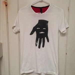 Quirky hand t-shirt