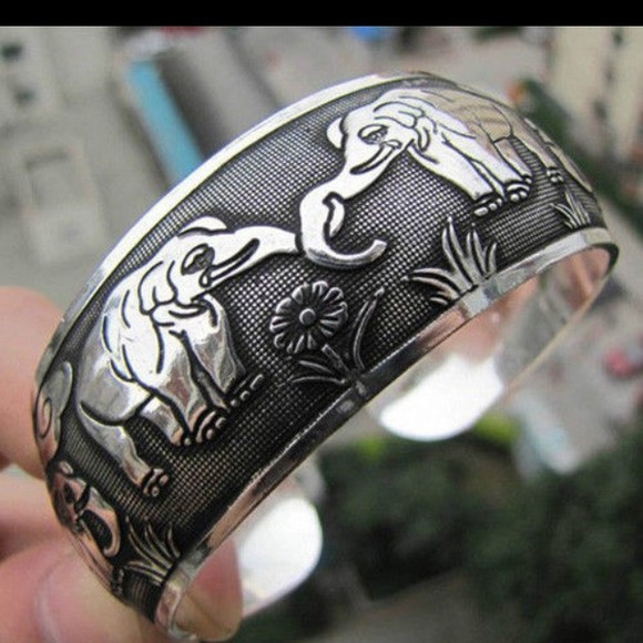 Elephant design cuff