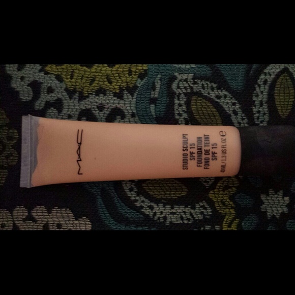 MAC Studio Sculpt Foundation