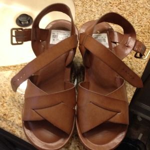 Arizona brown platform sandals