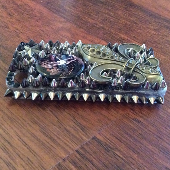 Handmade AC/DC stud iPhone 4 4s case🎸💀 - Picture 2 of 3