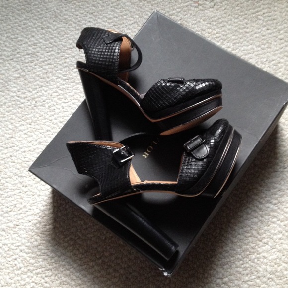 ANNTAYLOR - Platform Pump - Picture 2 of 4