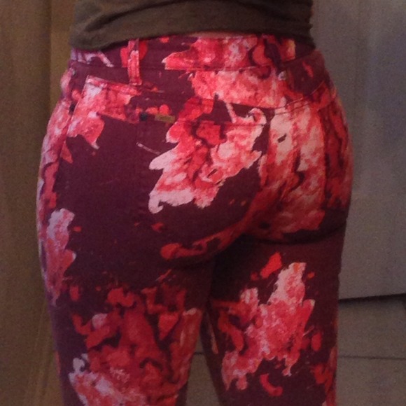 *SALE* Else for Macy's pink skinnies w red flowers - Picture 2 of 4