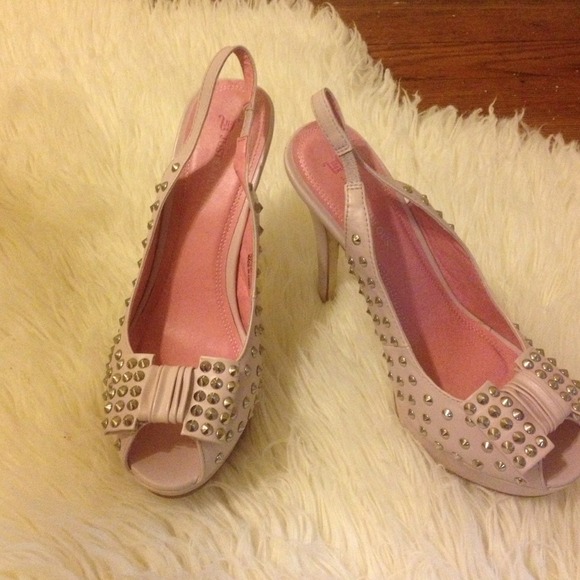 Shoe - Picture 2 of 4