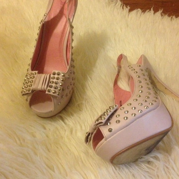 Shoe - Picture 4 of 4