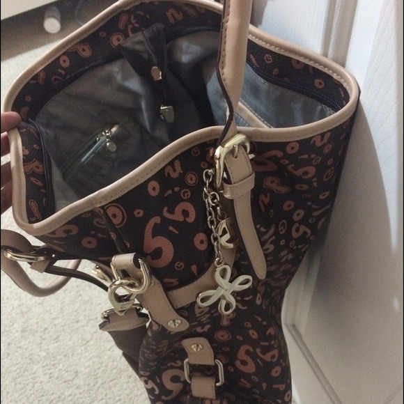 Handbag - Picture 3 of 4