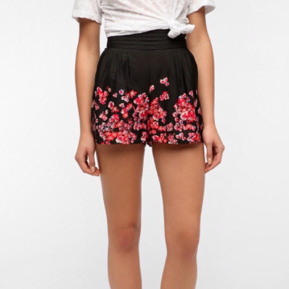 Kimchi Blue Oona Pleated Short