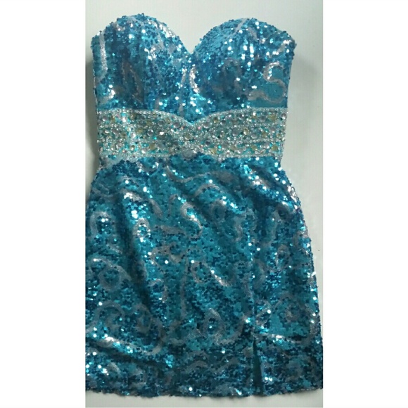 Night Moves Beautiful Blue Sequined Evening Dress - Picture 1 of 3