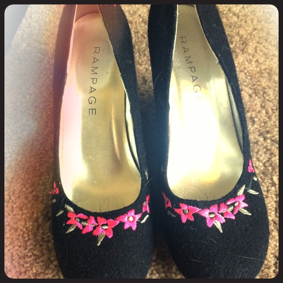 Woman's shoes size 8m