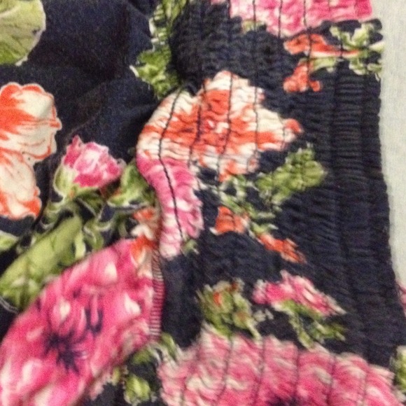 Top - Picture 2 of 4