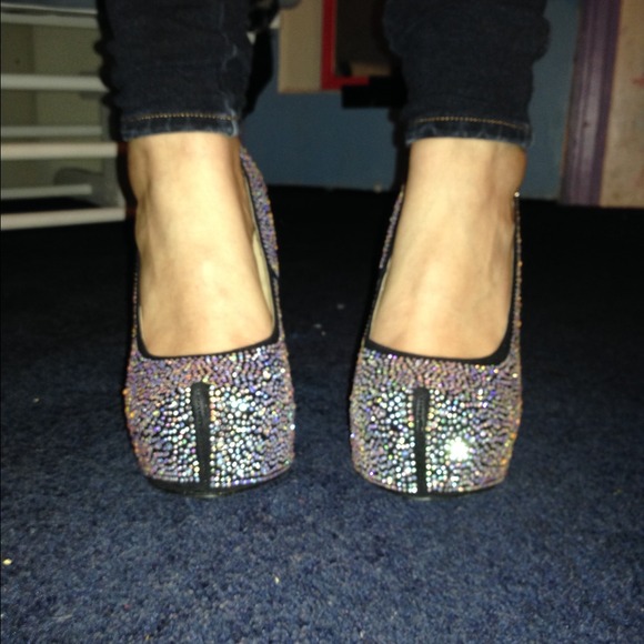 GORGEOUS Rhinestone Covered Pumps - Picture 3 of 4