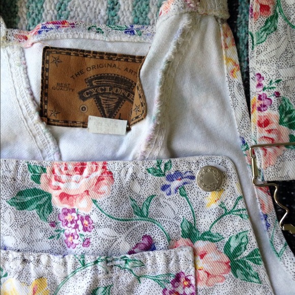 ‼️ SOLD - Vintage denim Floral overalls! 💐 - Picture 2 of 4