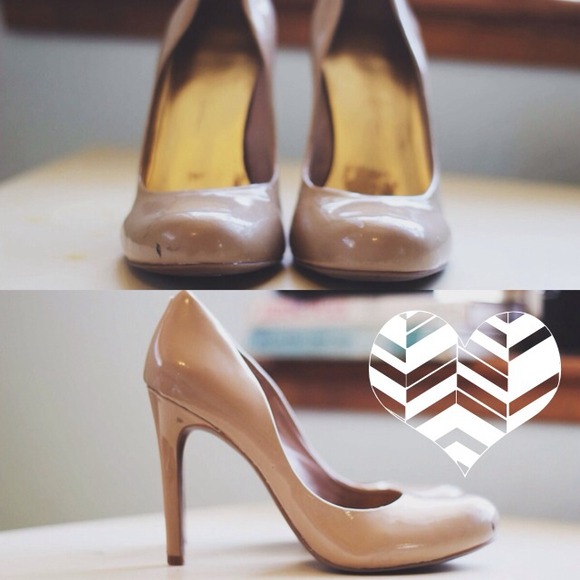 Jessica Simpsons nude heels
