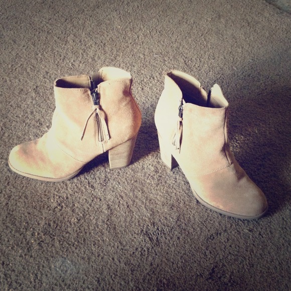 American eagle suede booties