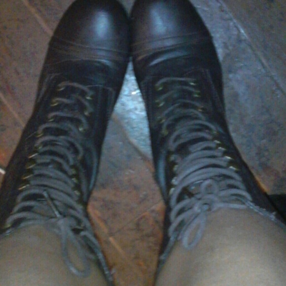 Cute boots - Picture 1 of 3