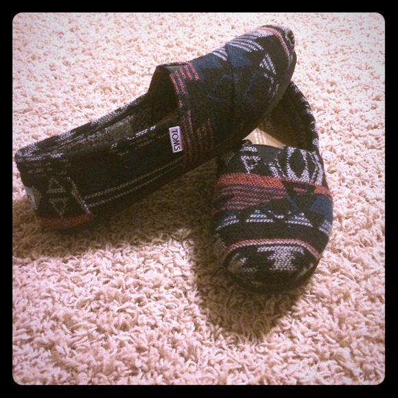 Aztec Print TOMS