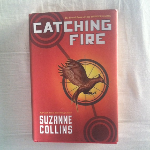 Catching fire- suzanne collins HARDCOVER - Picture 1 of 1