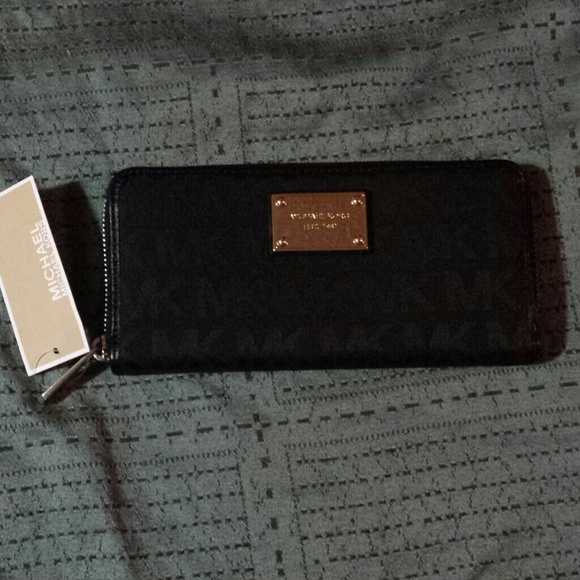 ×××× SOLD ON EBAY×××Michael Kors wallet - Picture 1 of 2