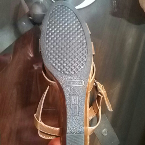 New never worn sandals - Picture 3 of 3