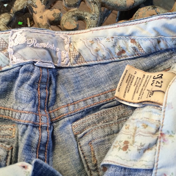 Miss Me Denim Reminisce Bermuda Shorts - Picture 4 of 4