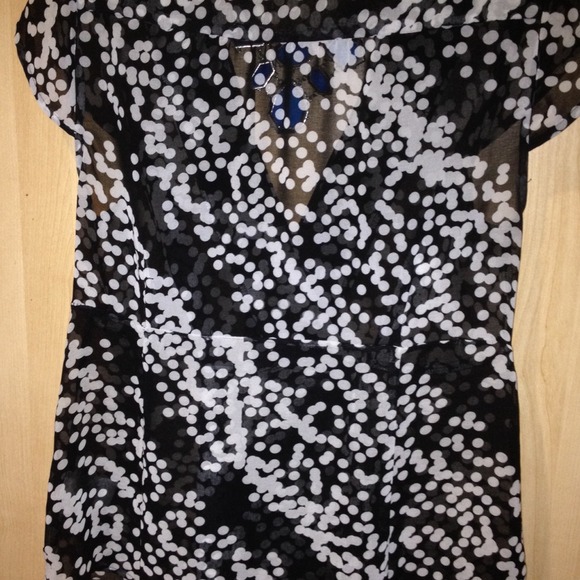 Banana Republic Blck/White Polka-dot Faux Wrap top - Picture 2 of 4