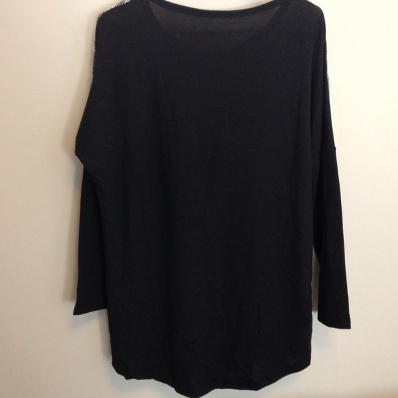 - black long sleeves - - Picture 3 of 4