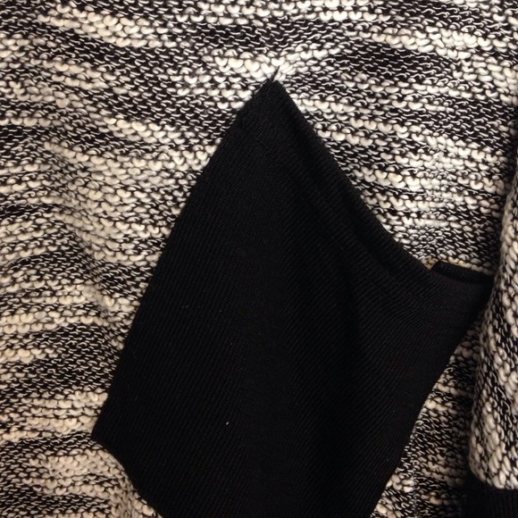 - black long sleeves - - Picture 4 of 4