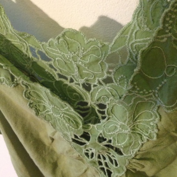 Green Detailed Tank - Picture 4 of 4