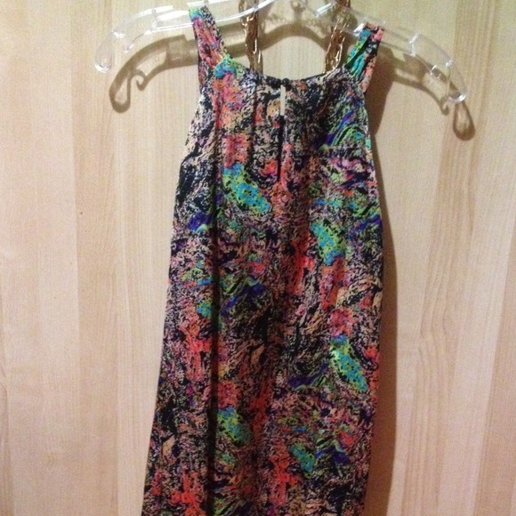 Sleeveless multi-colored patterned Top. - Picture 2 of 3