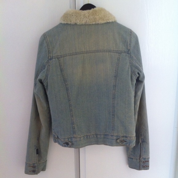 Jean jacket. - Picture 3 of 3