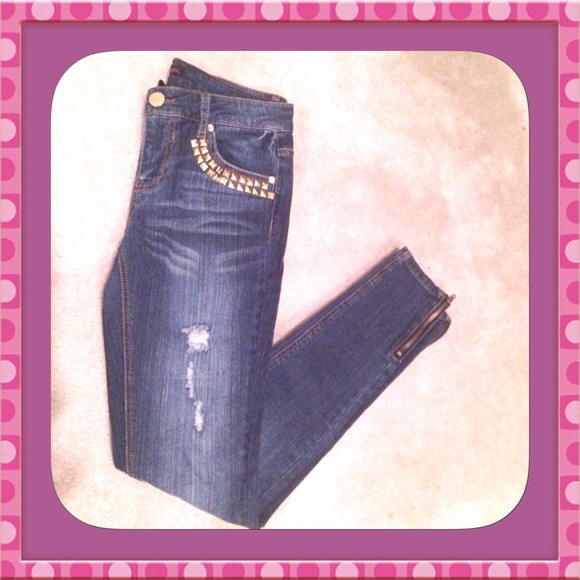 Gold studded distressed skinny jeans💋 - Picture 2 of 6