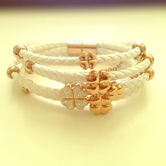 ❌SOLD❌Chunky Cluster Rose Gold Clover Bracelet