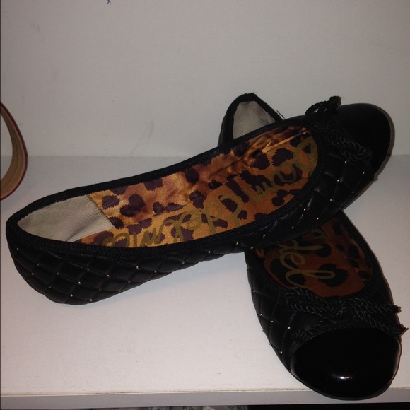 Black with quilted detail ballet flats