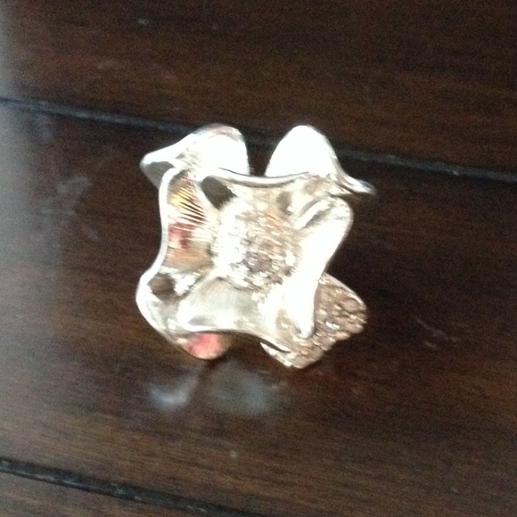 Flower Ring - Picture 2 of 4