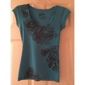 Blue vneck with pattern