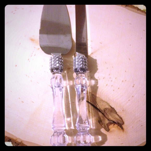 Wedding cake cutters