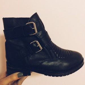 Deena & Ozzy "Shirley" Ankle Boot