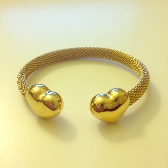 ❌SOLD❌ Soft Silver/Yellow Gold Heart Bracelet