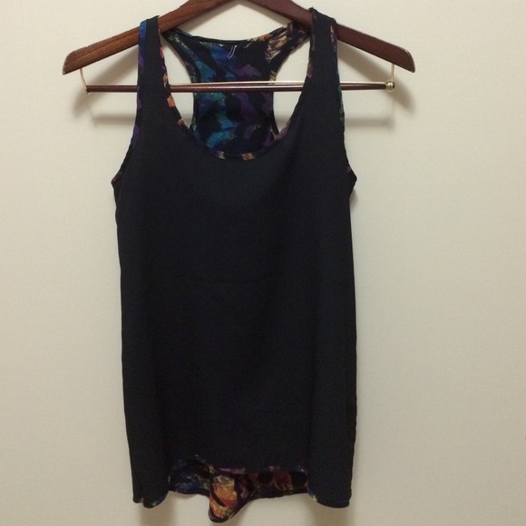 ⭐️Reversible Tank Tops⭐️ - Picture 3 of 4