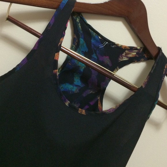 ⭐️Reversible Tank Tops⭐️ - Picture 4 of 4