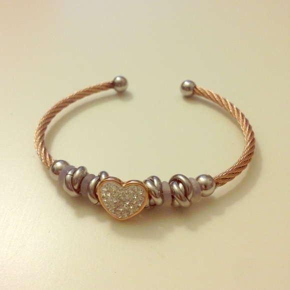 ❌SOLD❌ Gold and Silver Heart Cable Bracelet