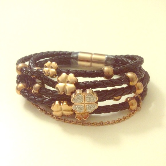 ❌SOLD❌Chunky Black Gold Clover Bangle Bracelet
