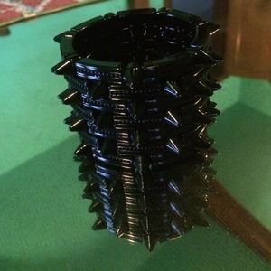 Black plastic spike stretchy bracelet