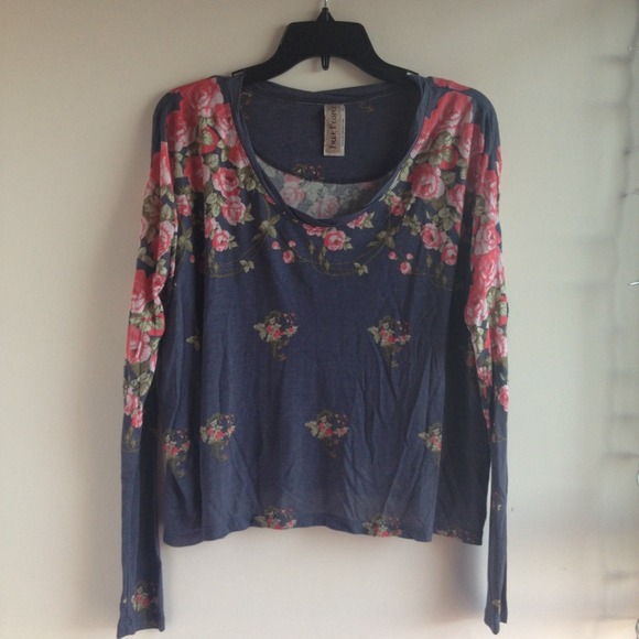 ♦️BUNDLED♦️Beautiful in Blue FP Flowy Floral Top - Picture 2 of 3